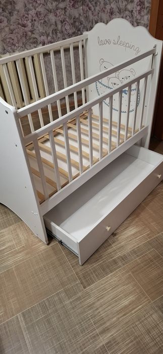 Кроватка с маятником