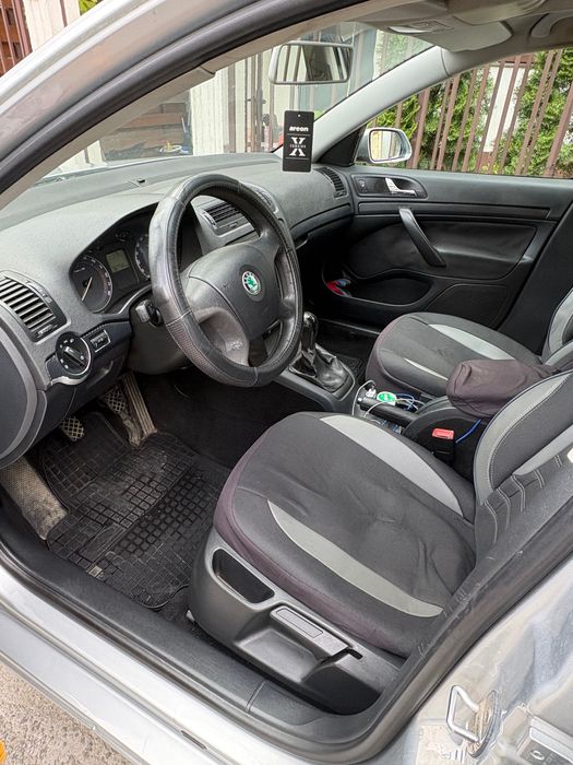 Vând Skoda Octavia 2 sedan 1.9TDI