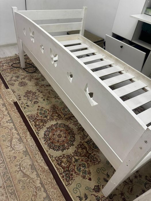 Продам кровать детскую