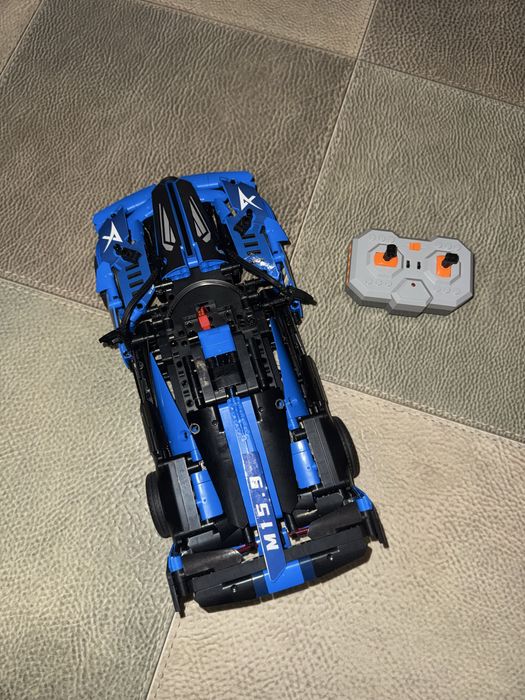 Машинка на пульте управления