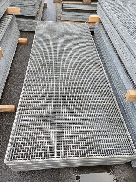 Facem poziție din grătare zincate avem și grătare și în case orice dim