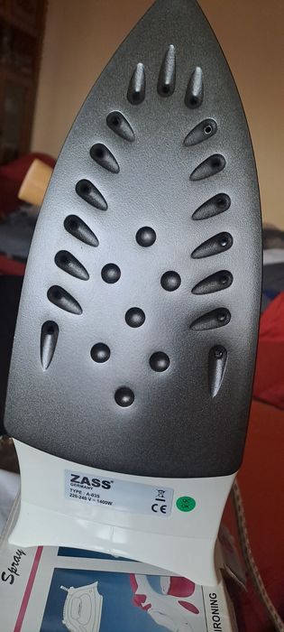 Fier de calcat cu aburi ZASS