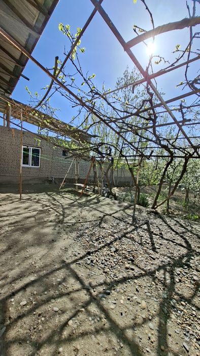 Srochna hovli sotiladi