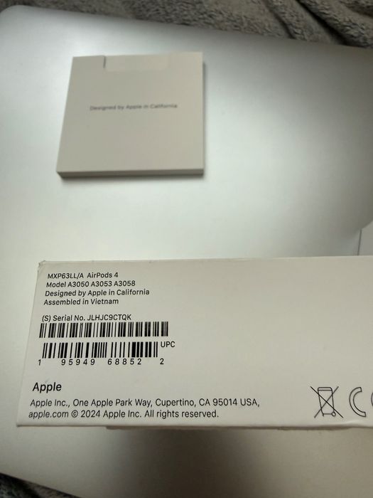Слушалки Airpods 4