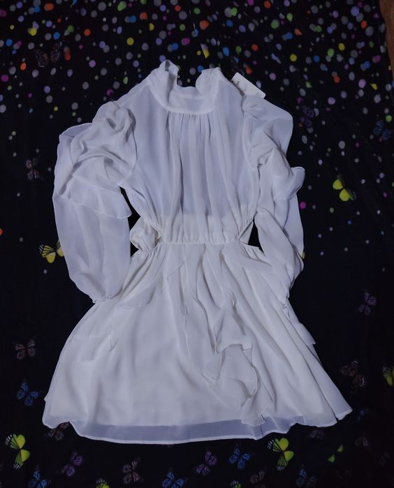 Белое мини-платье в корейском стиле в размере S