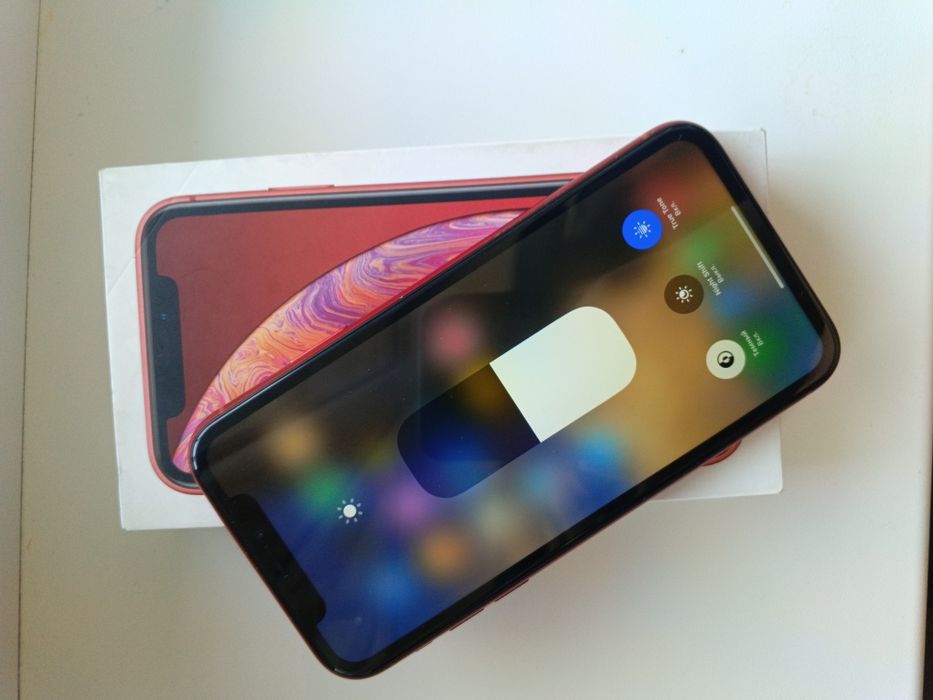 Продам iPhone xr