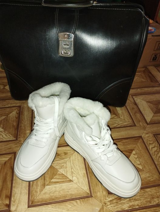 Женские кожаные ботинки