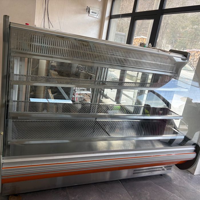 Хладилна витрина