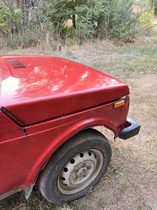 Vaz 2121 Niva srochna sotiladi