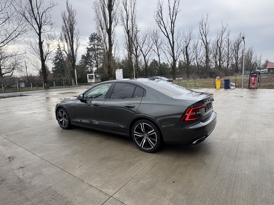 Volvo S60 2022 R design/distronic/camera/keyless/led/lane/side/sc comf