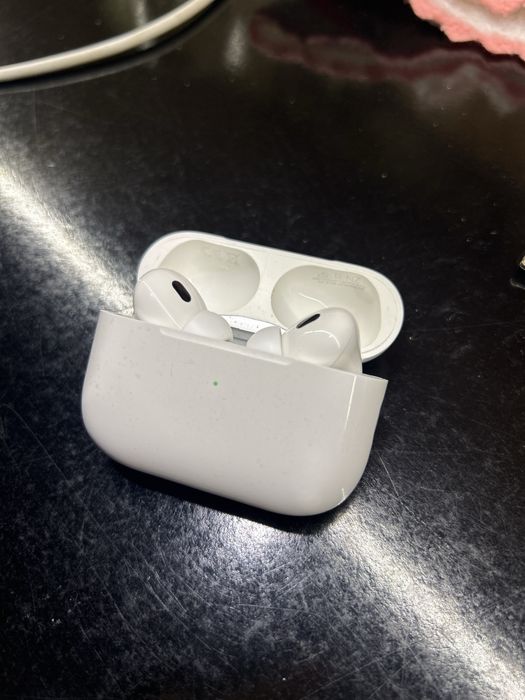 AirPods Pro. Luxe