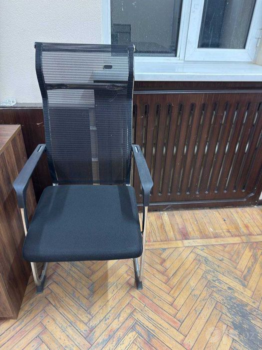 Письменный стол  с тумбочкой и с креслом