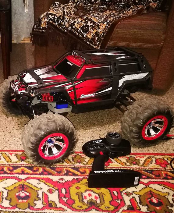 Traxxas Summit масштаб 1/8