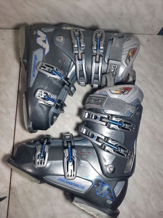 Clapari ski schi Nordica mondo 25-25,5 corespunde mărimii 38,5-39,5.