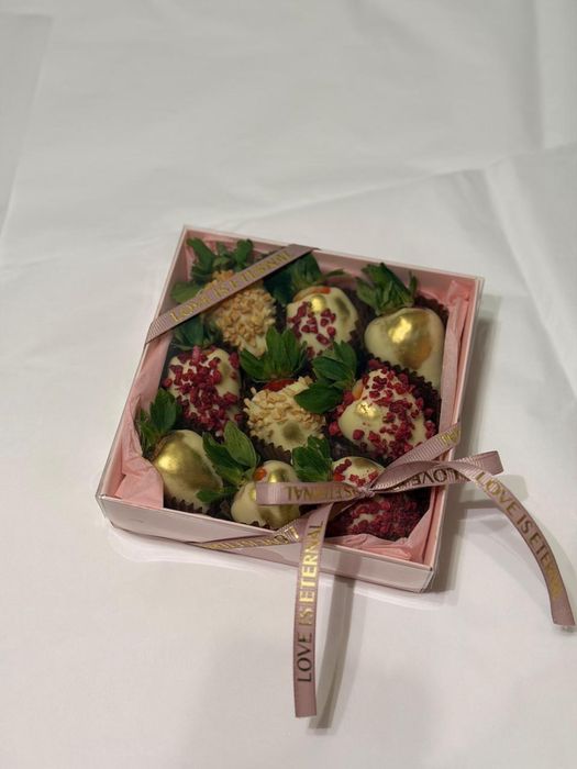 Клубника в Шоколаде Финики