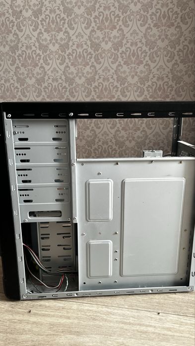 Отдам 2 корпусаа