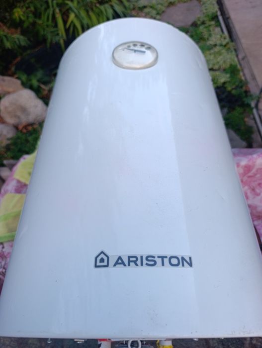 Продам бойлер 30 л. Ariston