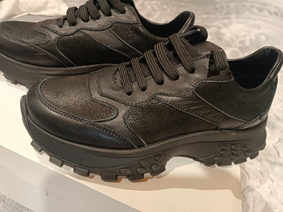 Дамски спортни обувки