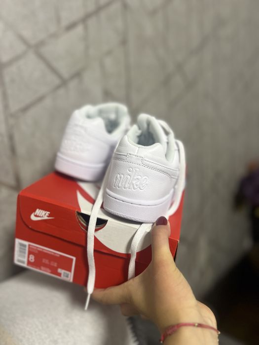 Бели Обувки Nike