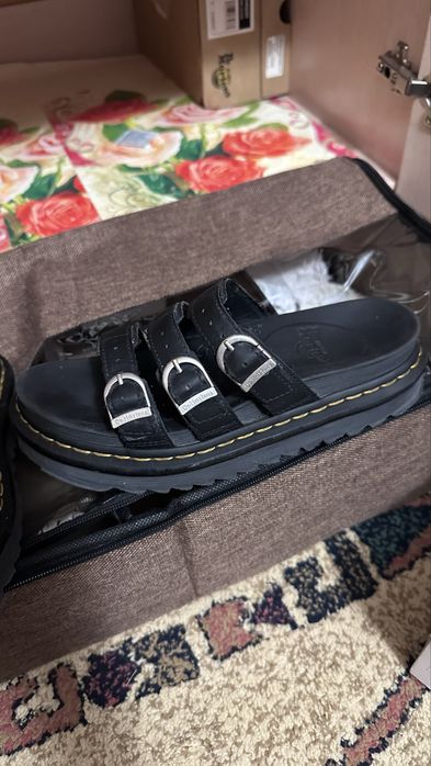 Летние сандали от Dr. Martens