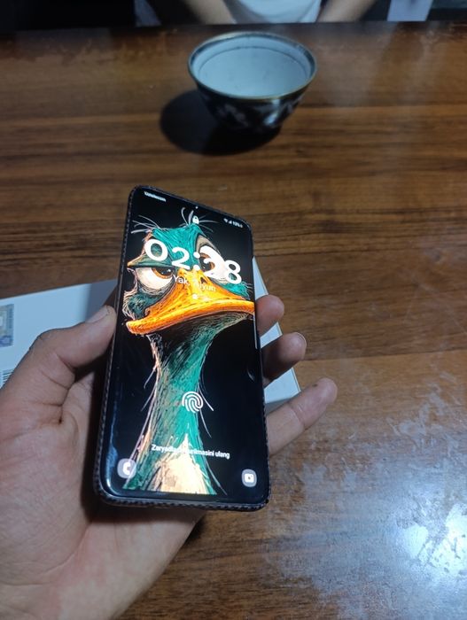Samsung Galaxy S20 
xotirasi 8/128
holati ideal
hamma joyi zoʻr ishlay