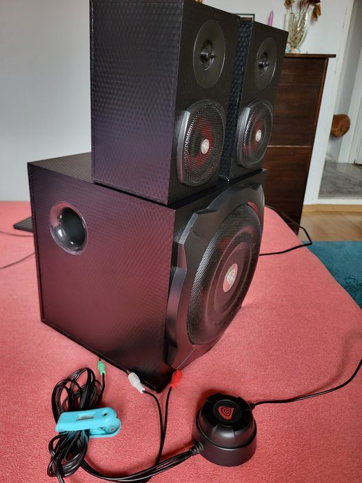 Vând boxe genesis helium 600