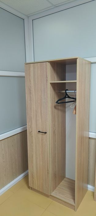 Продам столы и шкаф