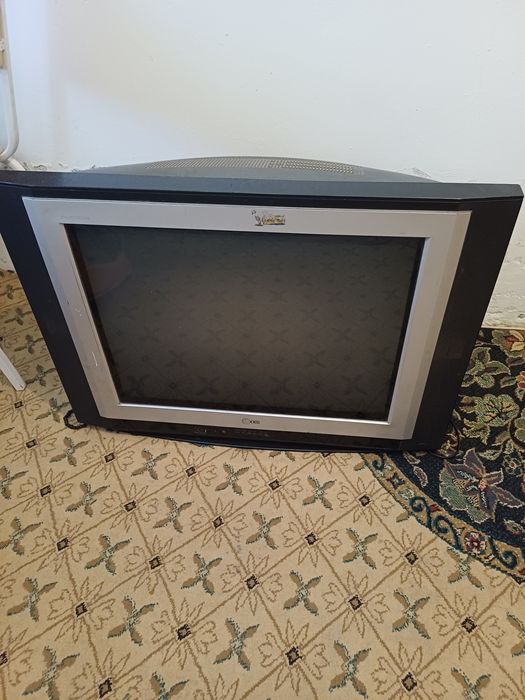 Телевизор LG цветной