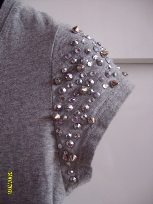 Къси ризки и тениска с камъни и шипове - 10 лв