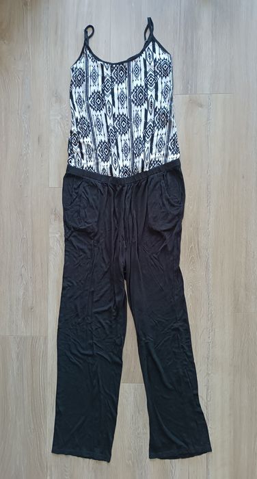 НОВ! Дамски гащеризон с презрамка - потник! Подходящ за С-М размер!