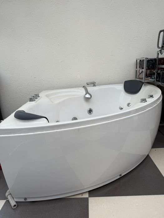 Джакузи угловое глубокое