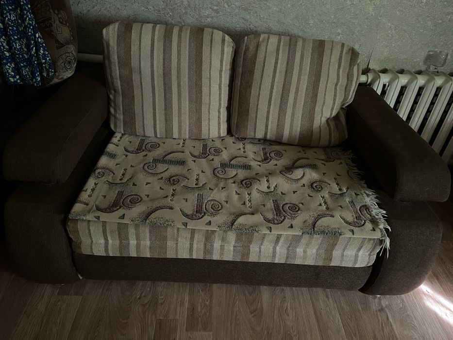 Сервант и диван раскладной