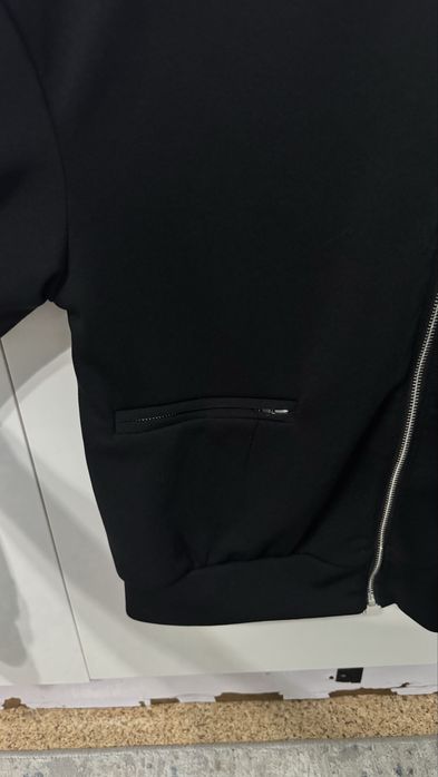 Бомбер женский черный