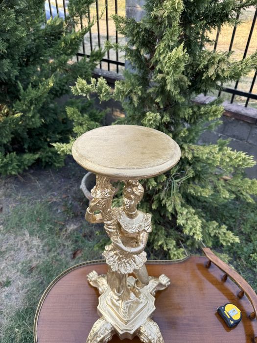 Postament din lemn, aurit