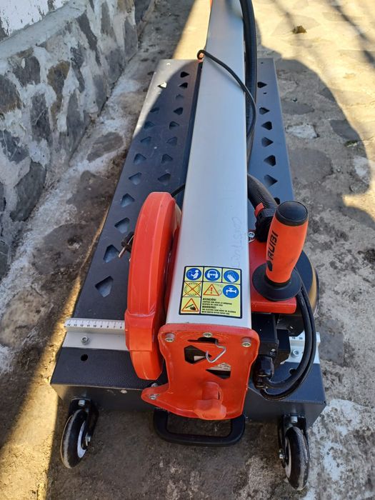 Tăiat gresie   cu apa