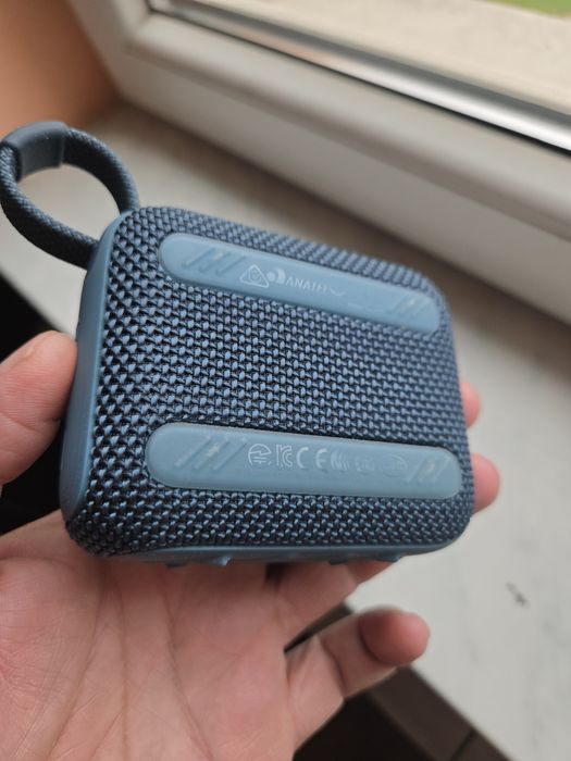 Блутут колонка JBL