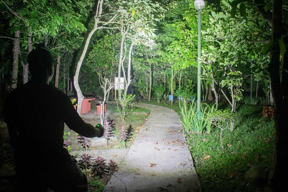 Lanterna de ultima generatie 2021 (11.000 de lumeni, nou)