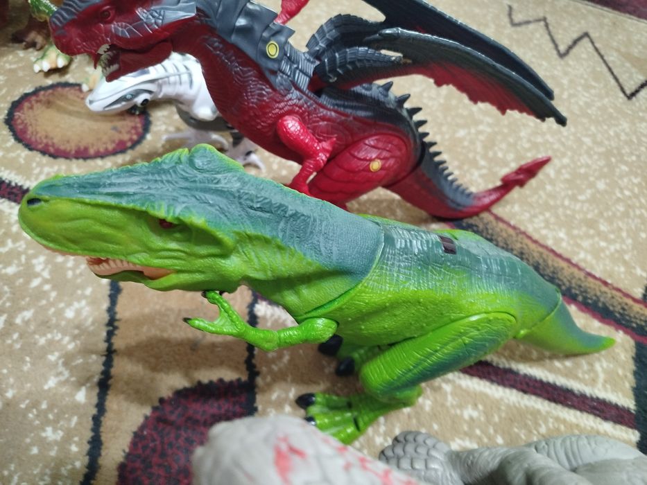 Динозавры  игрушки