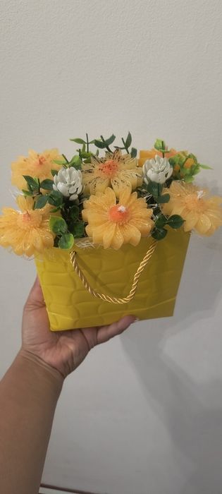 Ръчно изработени букети от свещи