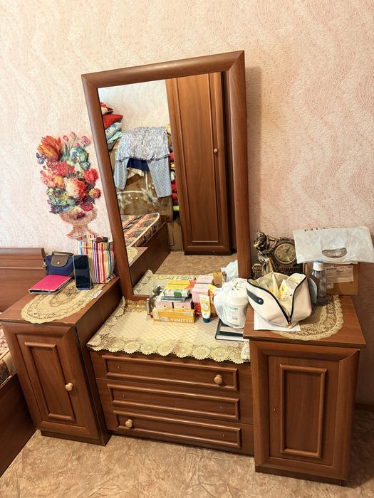 Продам спальный гарнитур.