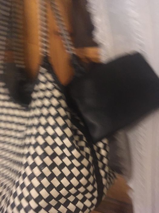 Чанта дамска кожена , бяло черна - голям размер