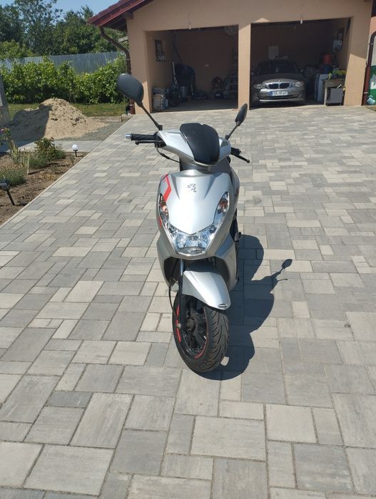 De vînzare skuter Peugeot an 2017 , adus din Germania cu acte!,49 cm.