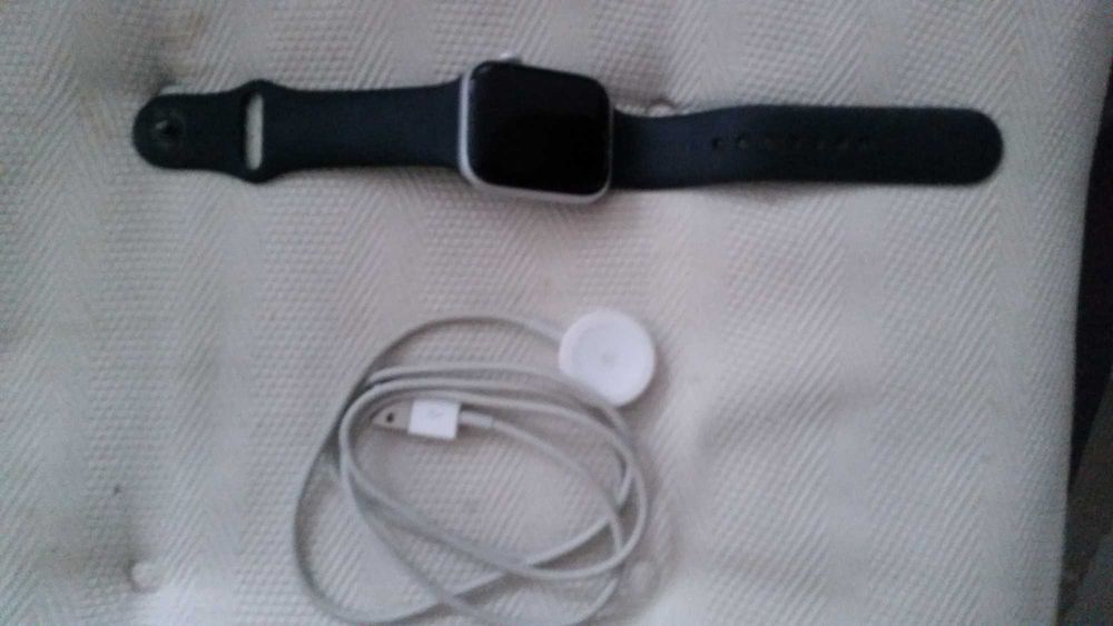 Apple Watch series 4 заключен, или за части