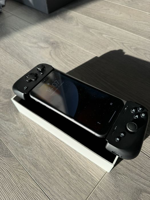 Геймпад для iphone айфона, Razer Kishi v2