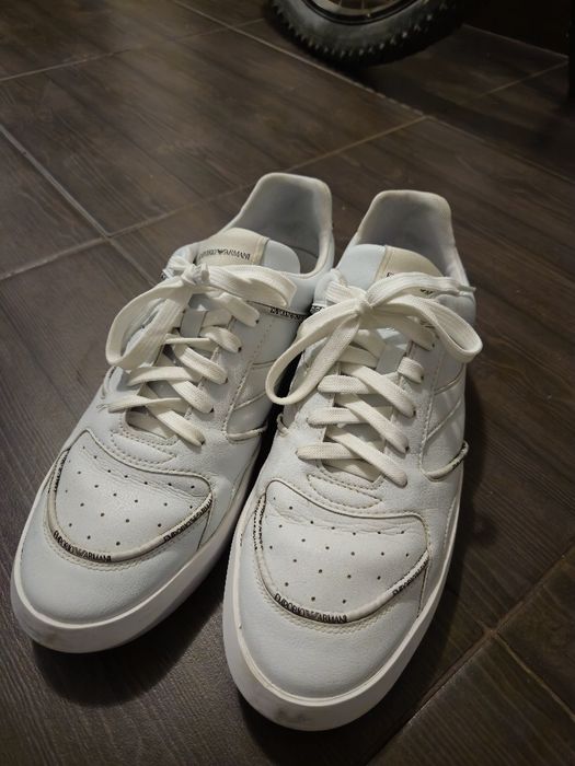 Vând adidasi armani
