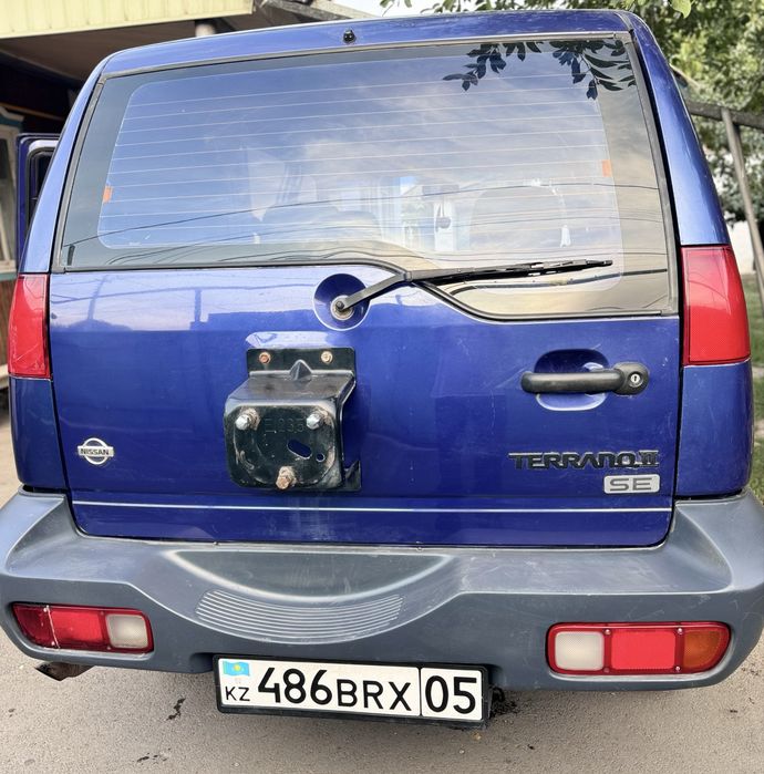 Машина Nissan Terrano
