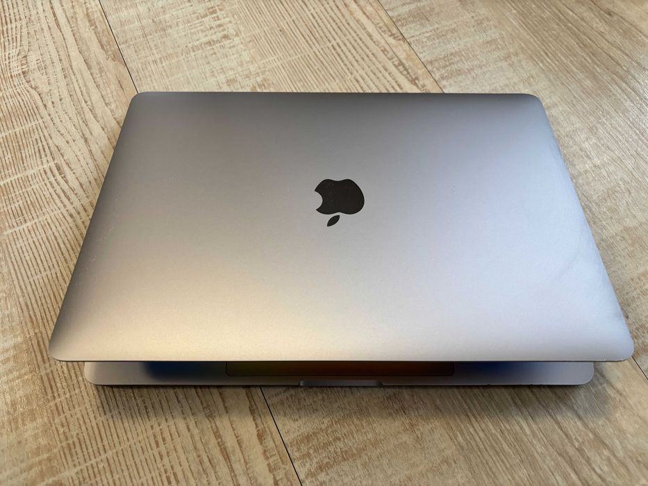 MacBook Pro 13", model 2017, Intel i5, 8GB RAM, 256 GB SSD