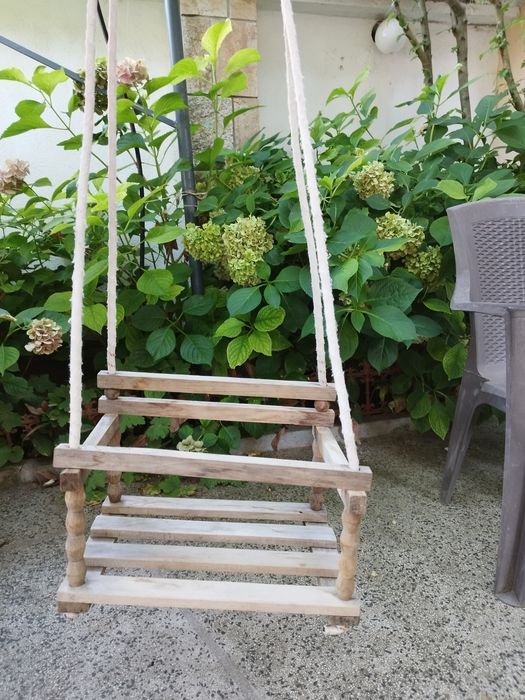 Детска дървена люлка