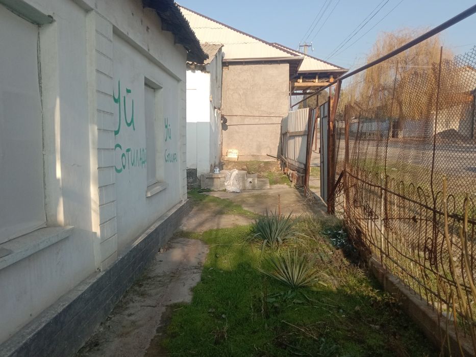 uy sotiladi 8 sotix tashmorya sentirda