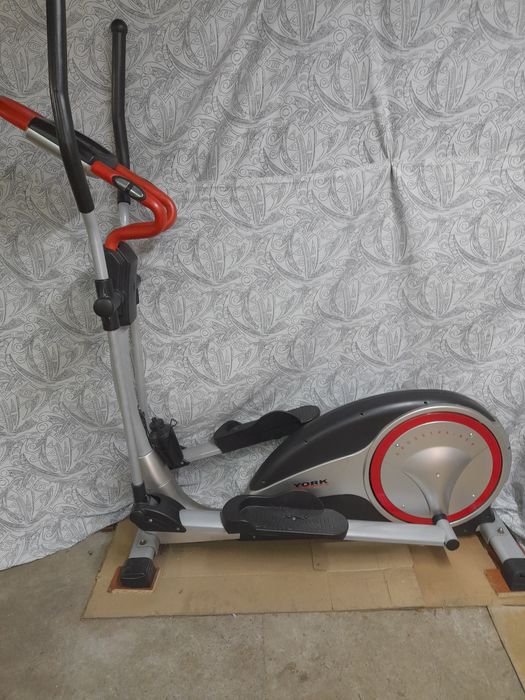 Продам элипсный тренажор